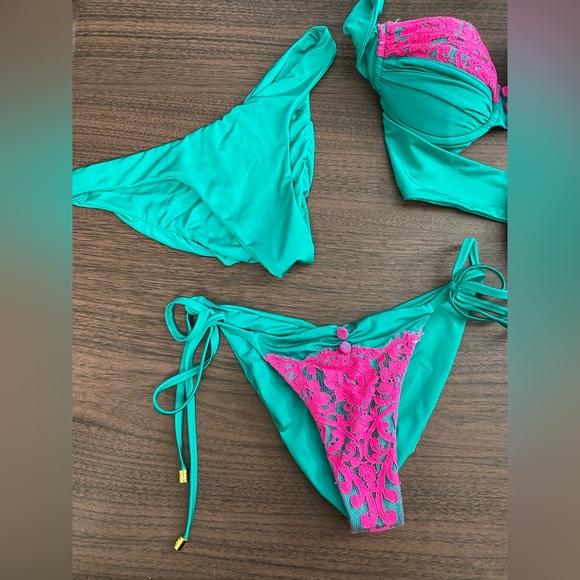 BEACH BUNNY BIKINI SET:Teal and Pink lace , size small ;like new condition - Picture 3 of 7